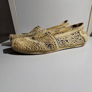 Tom's yellow lace flats